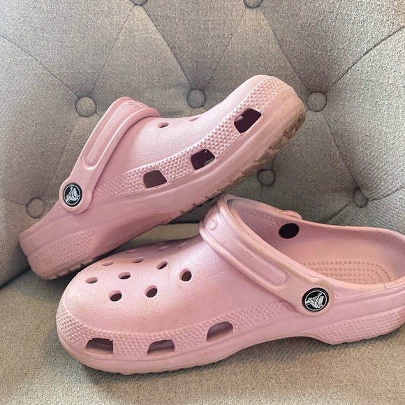 pink crocs!! - Picture 4 of 4